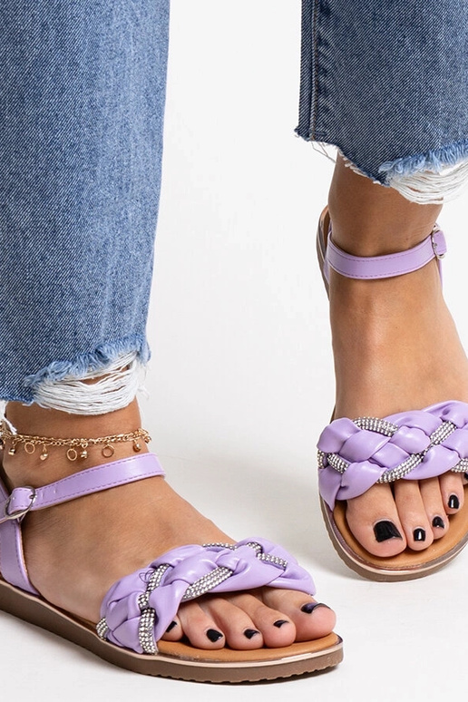 Sandálias roxas decoradas com zircões...