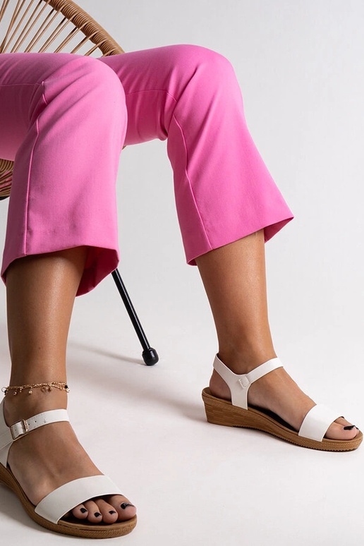 Sandalhinhas brancas de couro... Sandalhinhas brancas de couro...