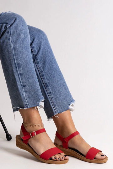 Sandálias vermelhas de... 2