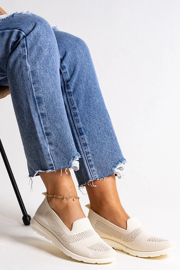 Tênis bege com solado de... 2