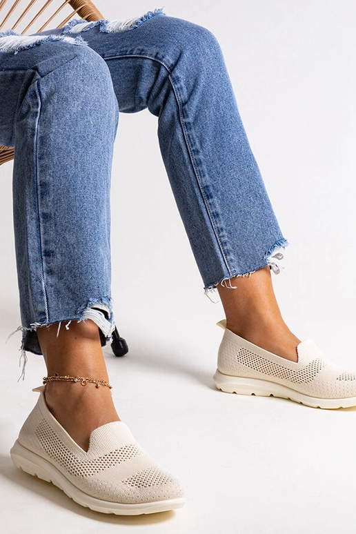 Tênis bege com solado de espuma da...