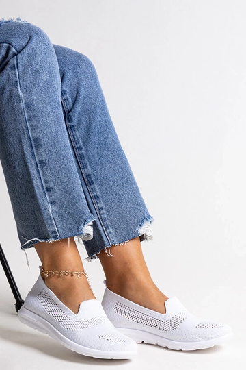 Tênis branco com solado de... 2