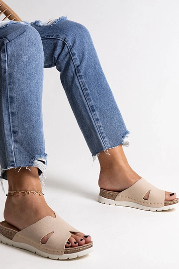 Chinelo bege com palmilha de couro Masha
