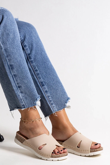 Chinelo bege com palmilha de couro Masha 2
