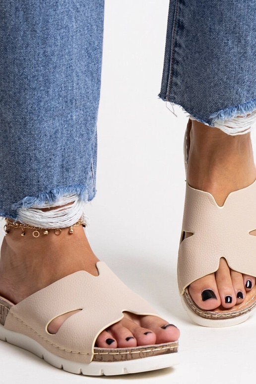 Chinelo bege com palmilha de couro Masha Chinelo bege com palmilha de couro Masha