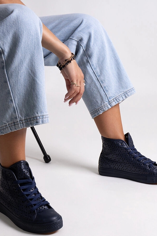 Tênis cano alto azul marinho vazado...