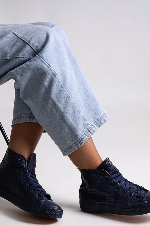 Tênis cano alto azul marinho vazado...