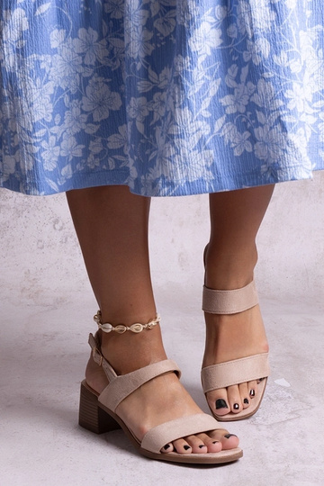 Sandalhinhas bege de salto...