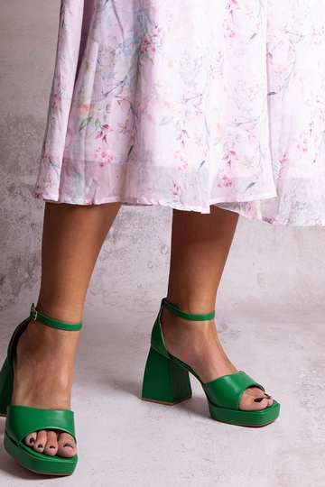 Sandalinhas verdes de salto... 2