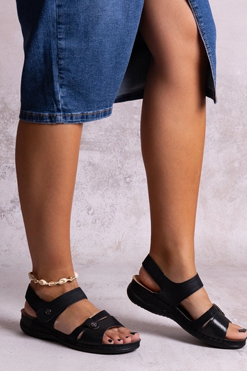 Sandálias plataforma pretas...