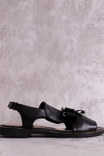 Sandalias pretas com laço e...