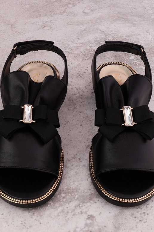 Sandalias pretas com laço e zircônia...