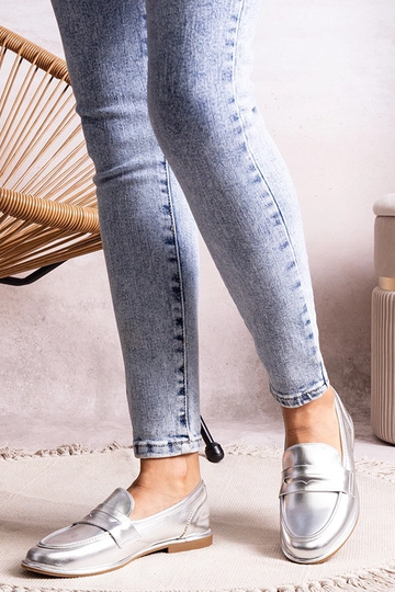 Mocassim metálico prateado... 2