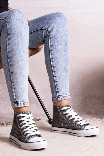 Tênis cano alto preto em...