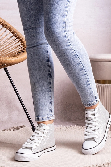 Tênis cano alto prateado em... 2