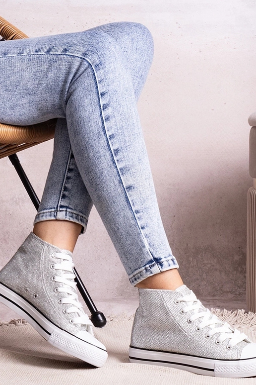 Tênis cano alto prateado em malha...