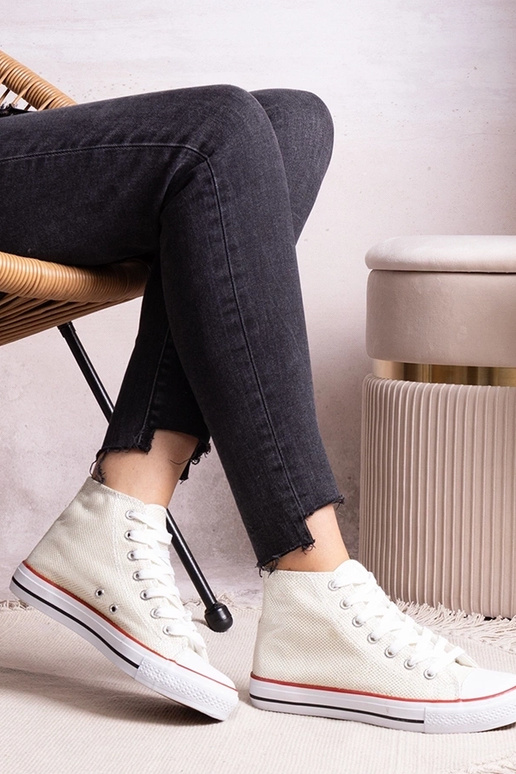 Tênis cano alto branco em malha...