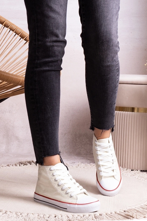 Tênis cano alto branco em malha...