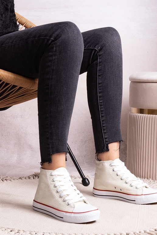 Tênis cano alto branco em malha...