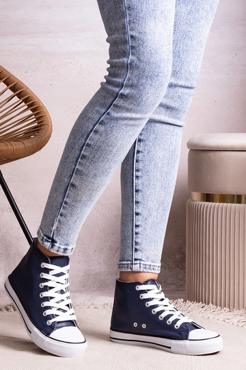 Tênis altos na cor azul... 2