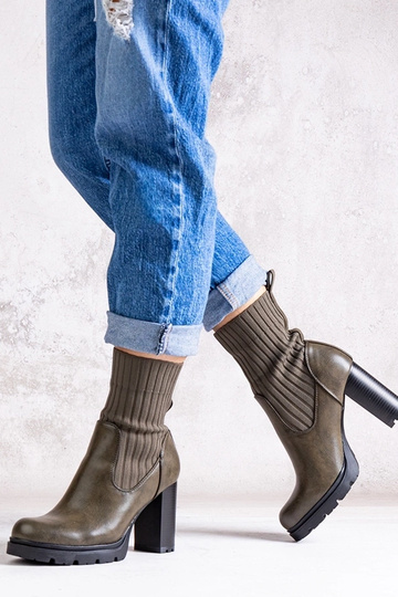 Botins verdes com salto... 2