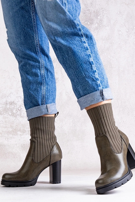 Botins verdes com salto bloco em...