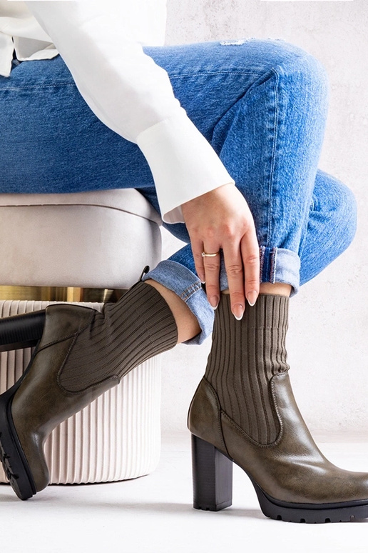 Botins verdes com salto bloco em...