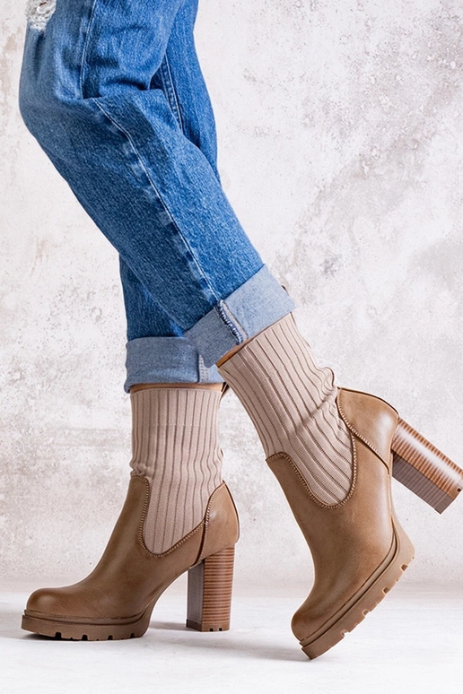 Botins bege escuro com salto bloco em...