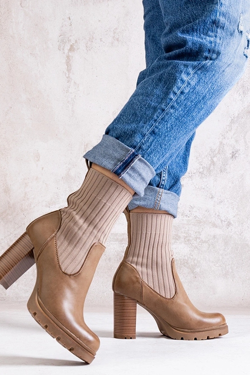 Botins bege escuro com salto bloco em...