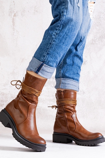 Botas marrons feitas de couro ecológico Sahera 2