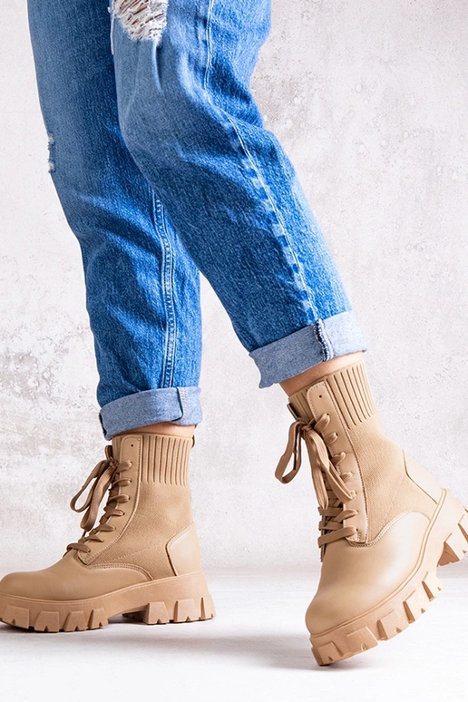 Botins bege com cano elástico Zogba