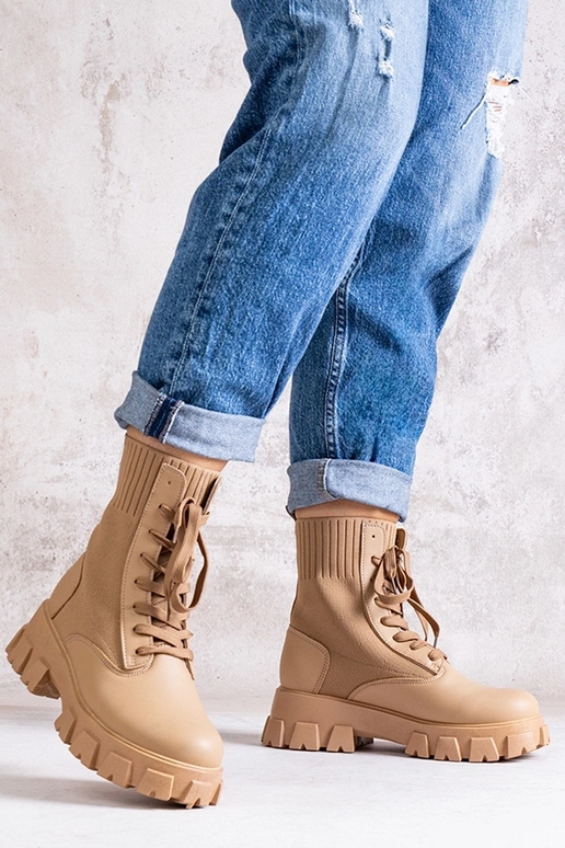 Botins bege com cano elástico Zogba