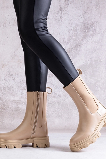 Botas altas bege em couro...