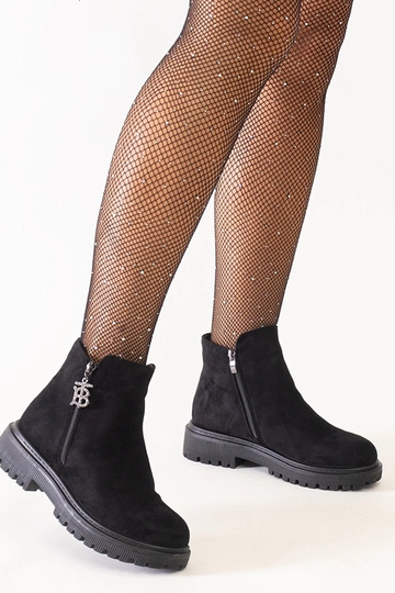 Botins pretos com pingente... 2