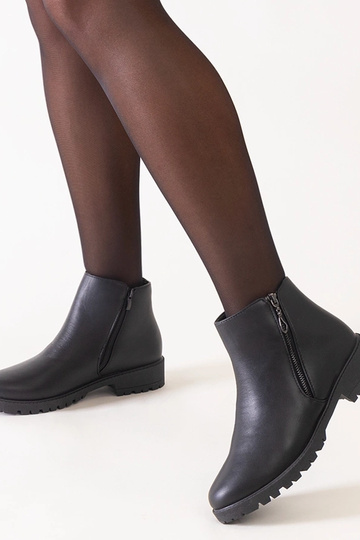 Botas de cano curto pretas com inserções metálicas em couro sintético Branda 2