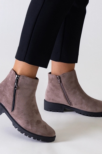 Botins castanhos com...