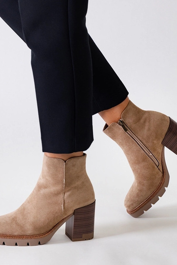 Botas bejes de salto com... 2