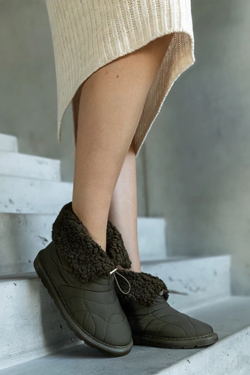 Botas de neve verdes isoladas com cordão Caellita 2