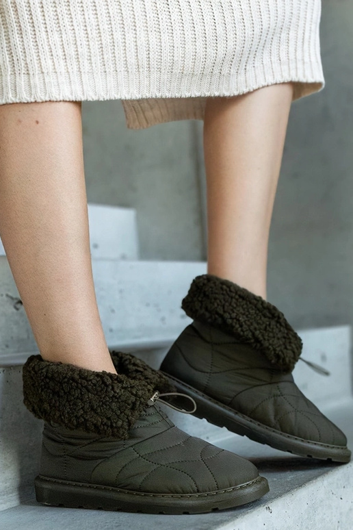 Botas de neve verdes isoladas com...