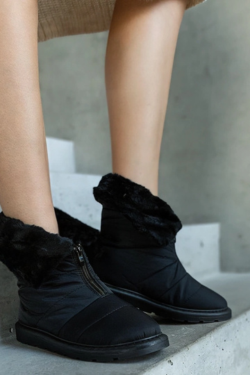 Botas de neve pretas...