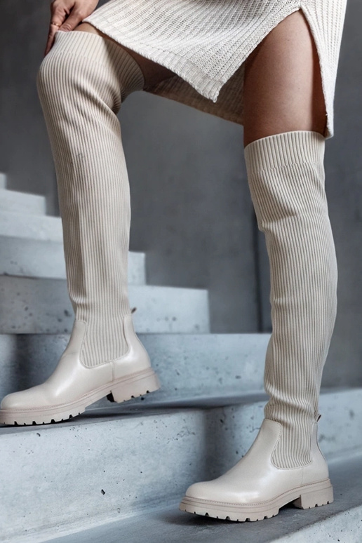 Botas longas bejes com cano elástico...