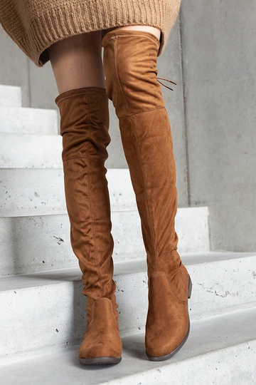 Botas marrons de camurça...