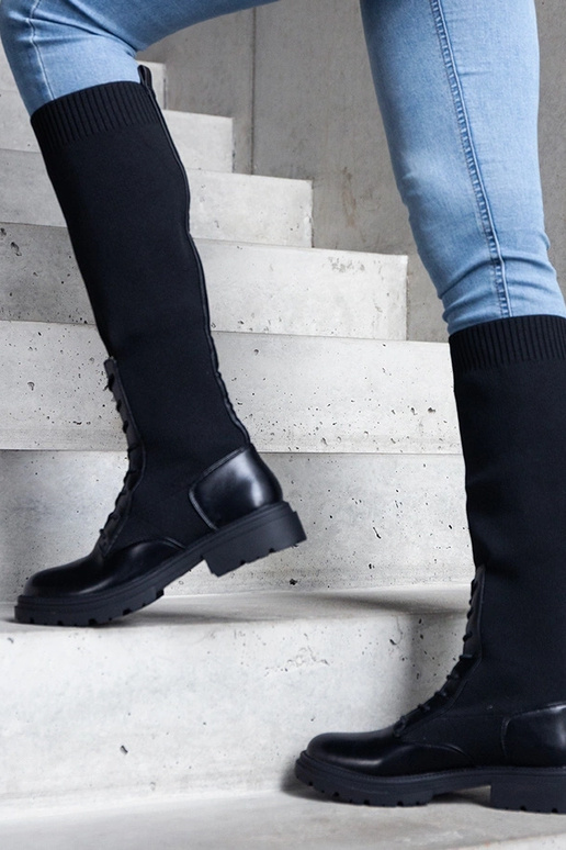 Botas pretas slip-on com cabedal em...