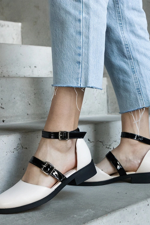 Balerinas bejes com fivela Josiane