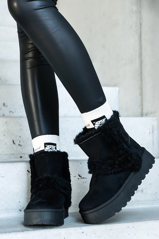 Botas de neve pretas em camurça...