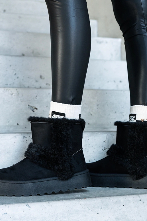 Botas de neve pretas em camurça...