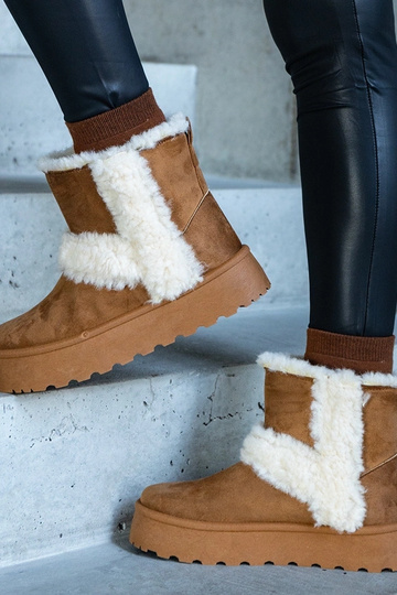 Botas de neve em camurça...