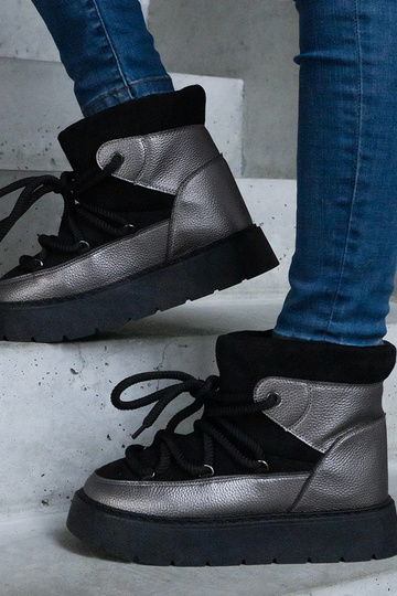 Botas de neve plataforma forradas com pele preta da Sapphi