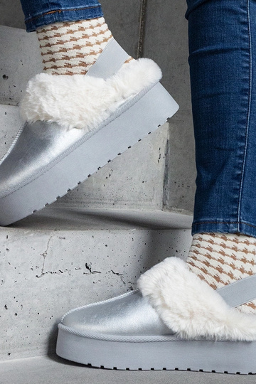 Chinelo plataforma prateado...