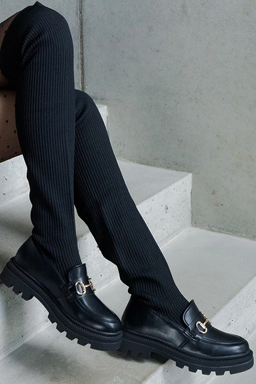 Botas pretas com cano... 2